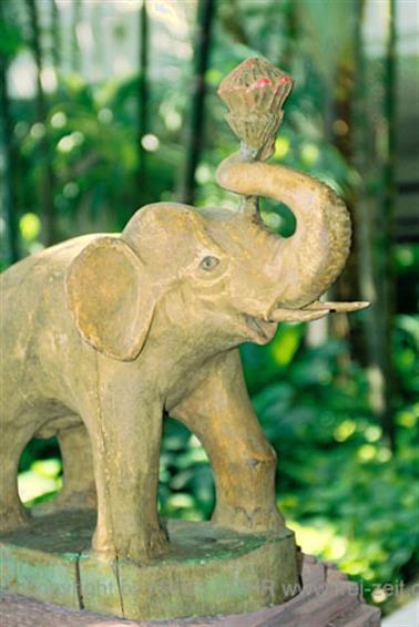 05 Thailand 2002 F1050009 Bangkok Elefantenskulptur_478